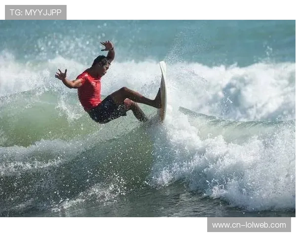 十五运会冲浪项目收官,杨思琪、吴世栋分获男女短板金牌 十五运会冲浪项目收官,杨思琪、吴世栋分获男女短板金牌