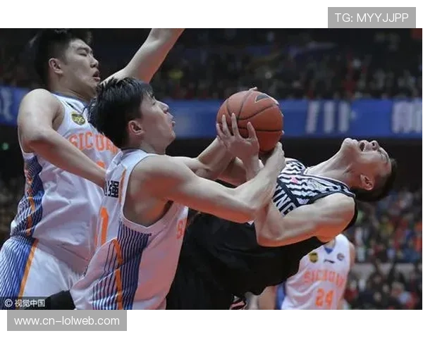 四川队客场挑战深圳，全华班出战顽强抵抗